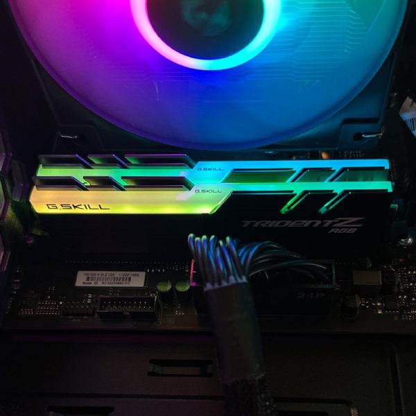 پک 16 گیگ رم Trident Z RGB 16GB (8x2) DDR4 3200Mhz استوک در حد نو