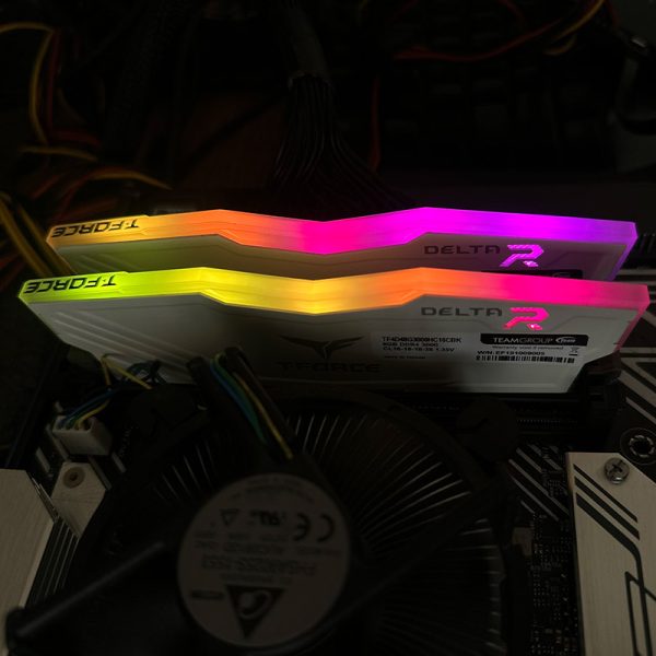 پک رم TeamGroup T-Force Delta R RGB 16G (8x2) DDR4 3000Mhz استوک در حد نو